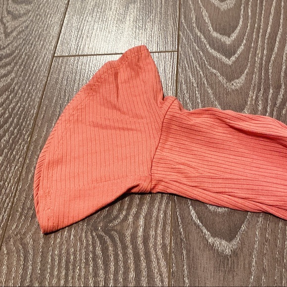A&F bell sleeved bodysuit in M - Picture 4 of 4